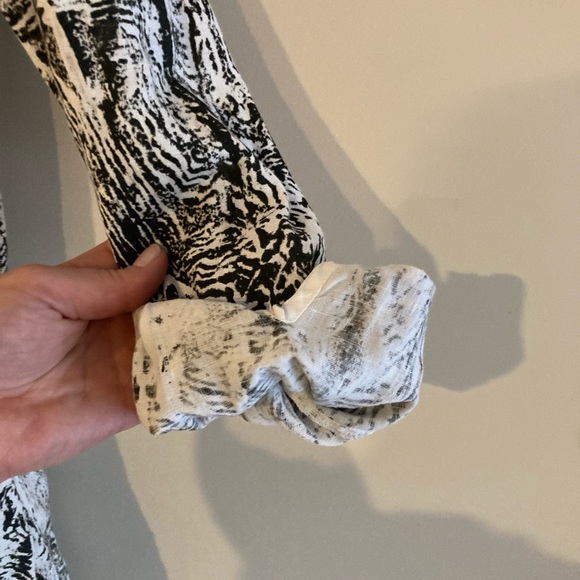 100% French linen Enzo Costa hand printed and dyed romper. - Picture 6 of 11